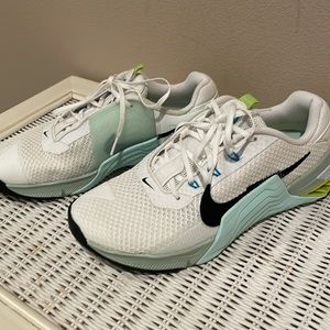 Nike White and Mint Green Sneakers